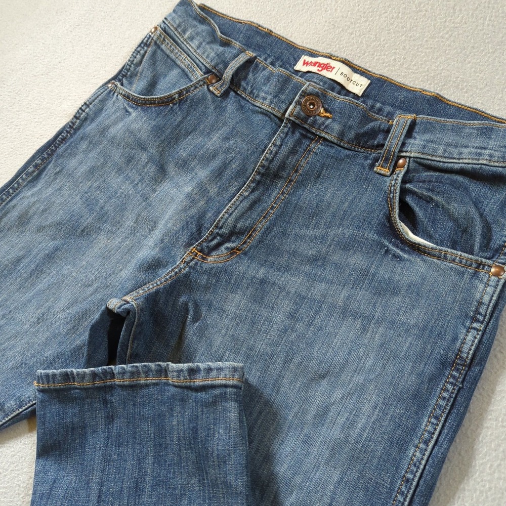Wrangler‎ Bootcut Jeans Mens 34x30 Blue Excellent Medium Wash Stretch Denim